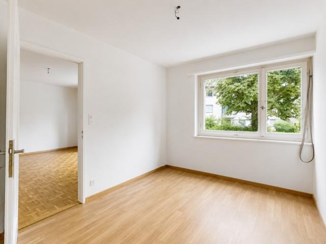 2 Zimmer Wohnung Möbiliert in Zürich Altstetten BEFRISTET bis 30.09.2027