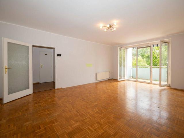 2 Zimmer Wohnung direkt am Schlosspark!