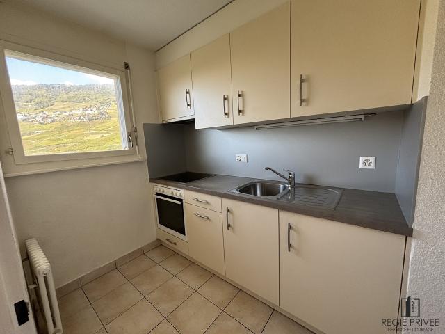 2 Zimmer Wohnung im 8. Stock