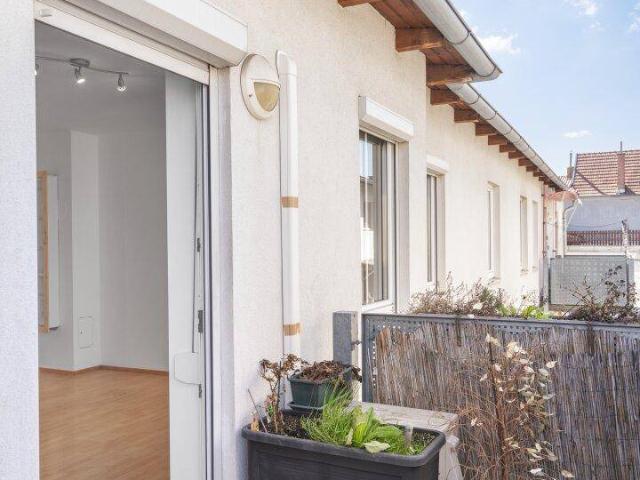 2 Zimmer Wohnung in ruhiger Lage – Balkon, Klima & Garagenplatz