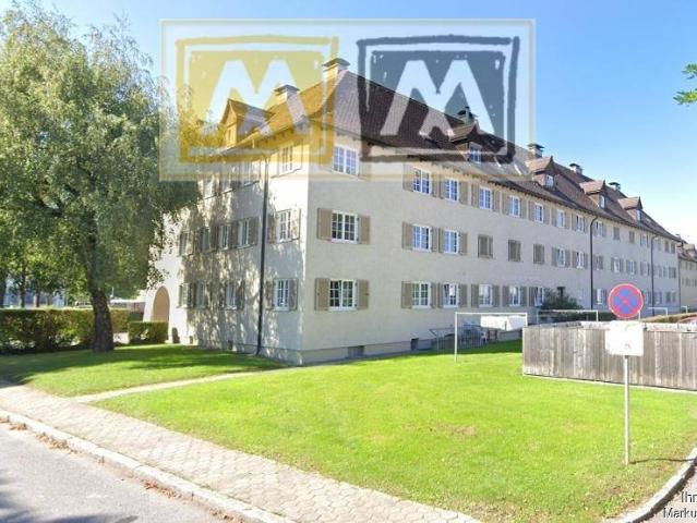 2 Zimmer Wohnung in schönem Altbau 1. OG sehr ruhige und sonnige Lage gute Rendite möglich!