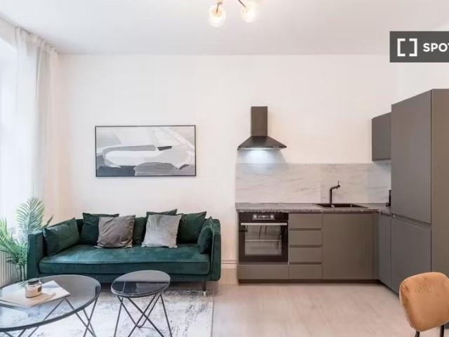 2 Zimmer Wohnung zur Miete in Berlin