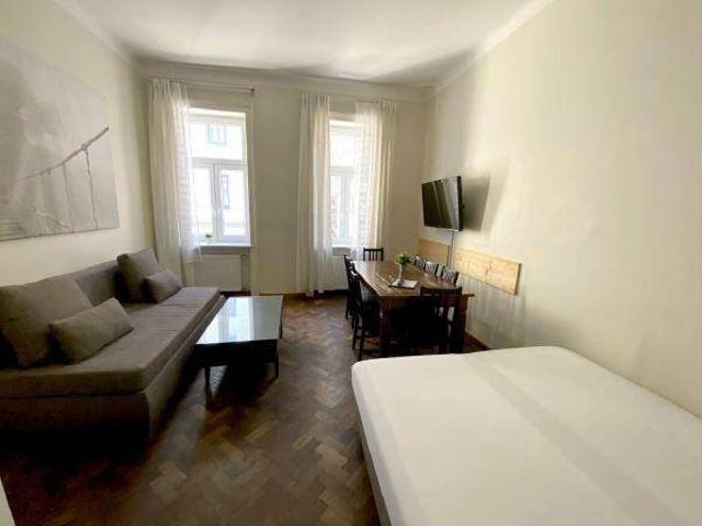 2 Zimmer Altbau Schmelz!