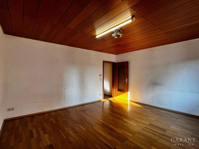 2 Zimmer Altbau Wohnung Ideal für handwerklich Begabte gestalten Sie selbst!