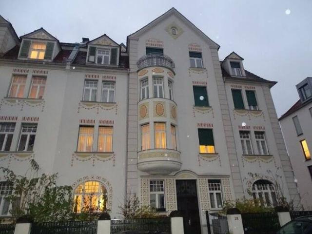 2 Zimmer Dach Atelier Wohnung zum Wohlfühlen in Jugendstil Palais Sanderau