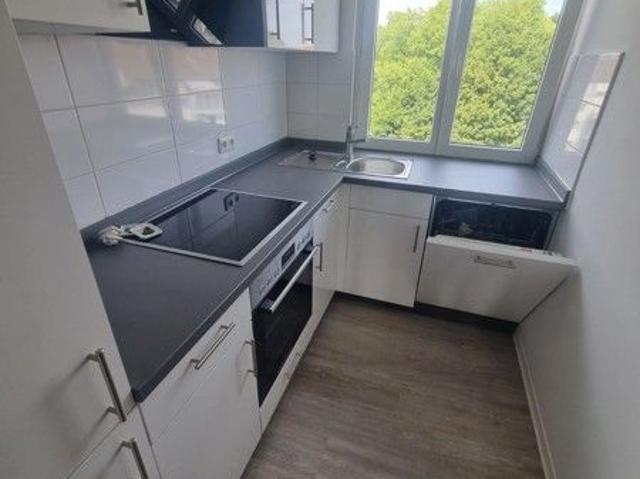 2 zimmer dachgeschosswohnung zur miete in düsseldorf rath