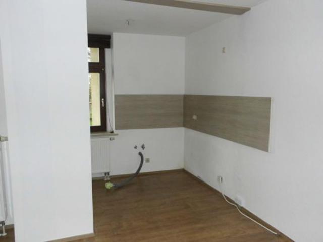 2 Zimmer EG Wohnung mit sonniger Terrasse und offener Küche in ruhiger Stadtlage von Reichenbach ab sofort zu vermieten!