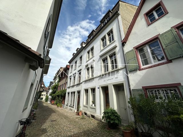 2 Zimmer Erdgeschosswohnung – Charmant im Herzen der Basler Altstadt