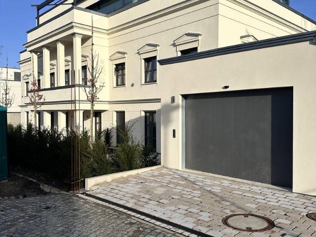 2 Zimmer, Jugendstilhaus, Erdgeschoss, große überdachte Terrasse