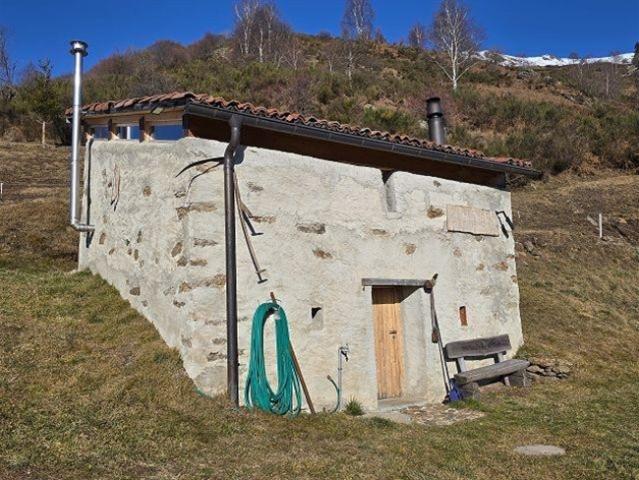 2 Zimmer Rustico inmitten der Natur sehr ruhige, sonnige Aussichtslage/rustico di 2 loc. nella natura molto tranquilla, soleggiata con bella vist