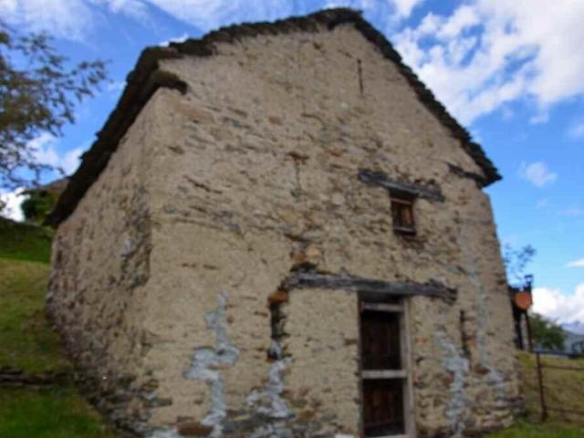 2 Zimmer Rustico zum Ausbauen an sehr ruhiger, sonniger Aussichtslage / Rustic house with 2 rooms to renovate in wunderschöner, ruhiger und panoramischer Lage