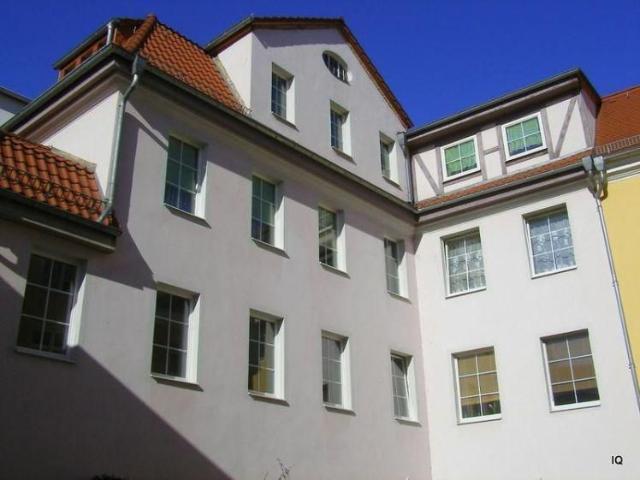 2 Zimmer Singlewohnung mit neuem Laminatboden und Dusche * ruhiges Hinterhaus