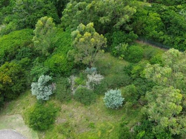 2 095 m² Land available in Theescombe