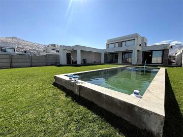 $ 2.000.000 Casa en Arriendo en Colina 3 dormitorios 4 baños / Magnolia Property