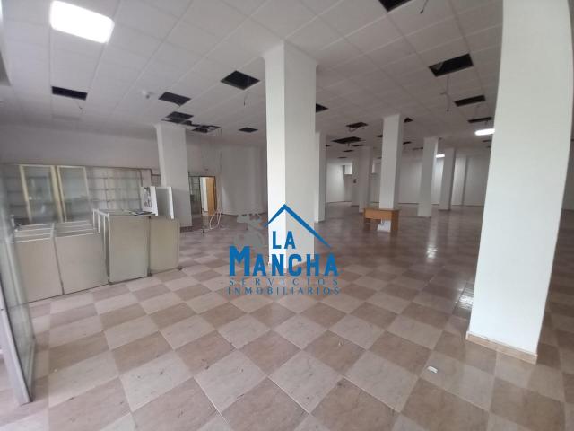 2.000€ mes* INMOBILIARIA LA MANCHA ALQUILA AMPIO LOCAL COMERCIAL EN ZONA HOSPITAL