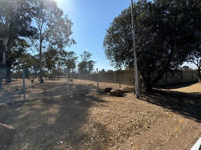 2 016 m² Land available in Gholfsig