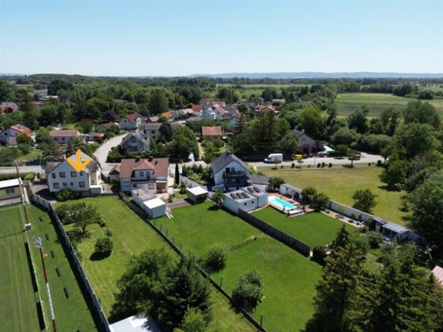 2.027 m² Baugrundstück mit zwei Doppelhaushälften