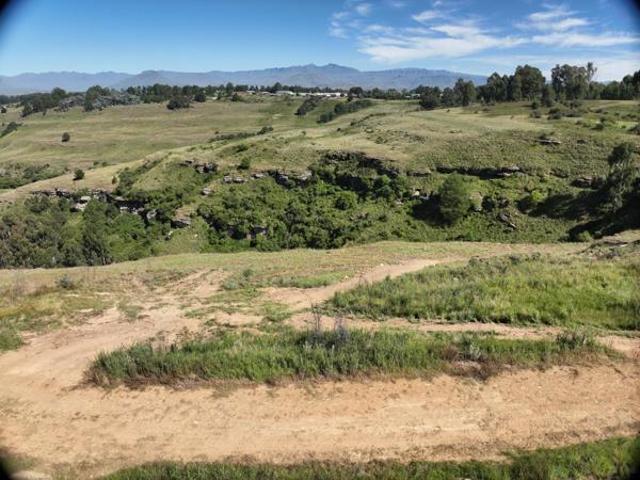 2 185 m² Land available in Underberg