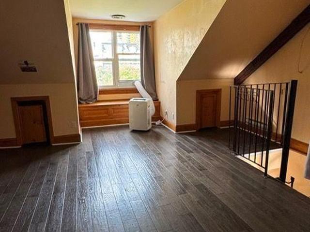 2 104 Bleecker Street, Toronto | 3Beds/1Bath, Townhouse, $2,700/mo | Condos. Ca