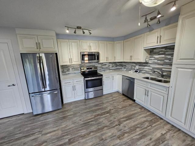 2 11813 43 Street NW 4Beds [object Promise] for Rent