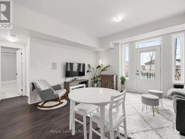 2 126 Watson Parkway N, Guelph Grange Road, ON, N1E 0P6 townhouse for sale | Listing ID X12129 | Royal LePage