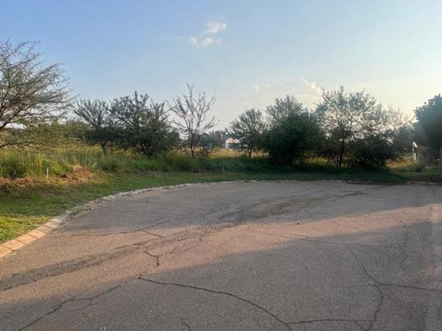 2 128 m² Land available in Westlake Estate