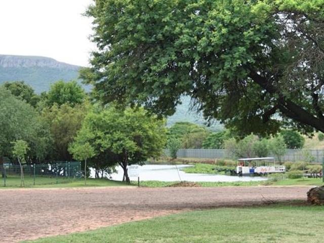 2 128 m² Land available in Westlake Estate