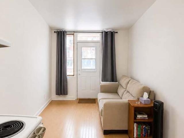 2 1/2 MONTCALM AVEC BALCON MEUBLÉ
