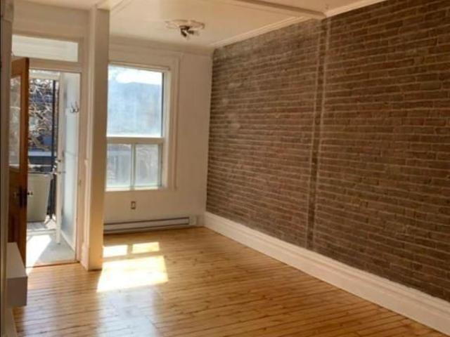 2 1/2 lumineux dans Hochelaga