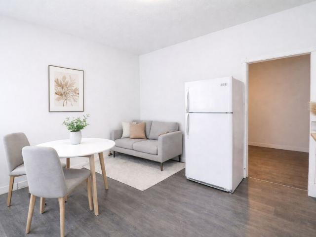 2 1/2 Rez de chaussée Semi Meublé