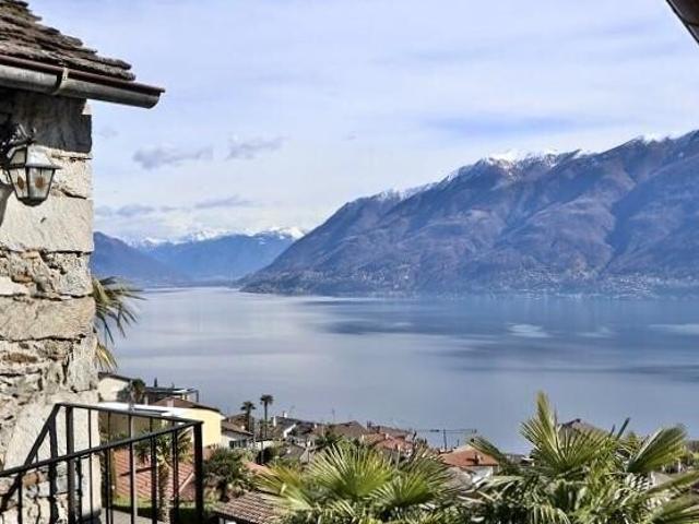 2 1/2 Zimmer Dachgeschosswohnung mit Gartenanteil mit schöner Seesicht / 2 1/2 Zimmer Wohnung Dachgeschoss mit Garten und Seeblick