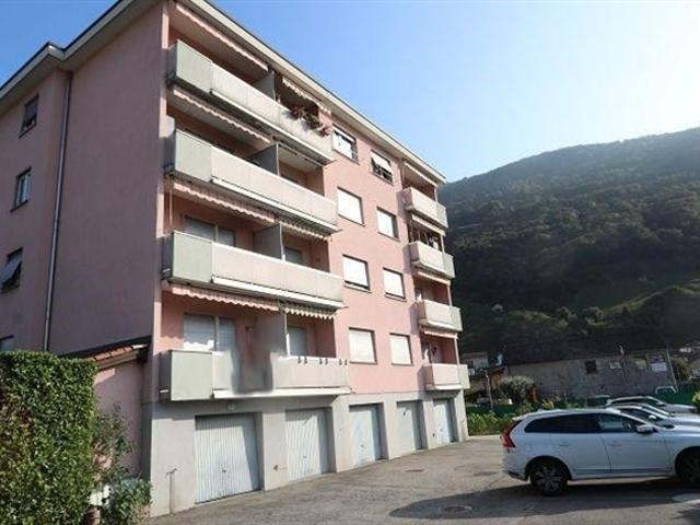 2 1/2 Zimmer Dachwohnung im 4. OG / appartamento di 2 1/2 locali nell'ultimo piano