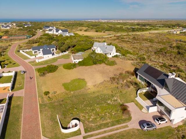2 135 m² Land available in St Francis Links Golf Estate