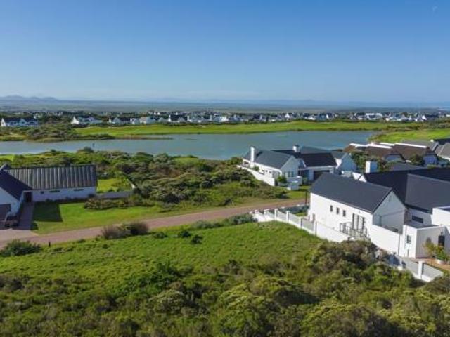 2 135 m² Land available in St Francis Links Golf Estate