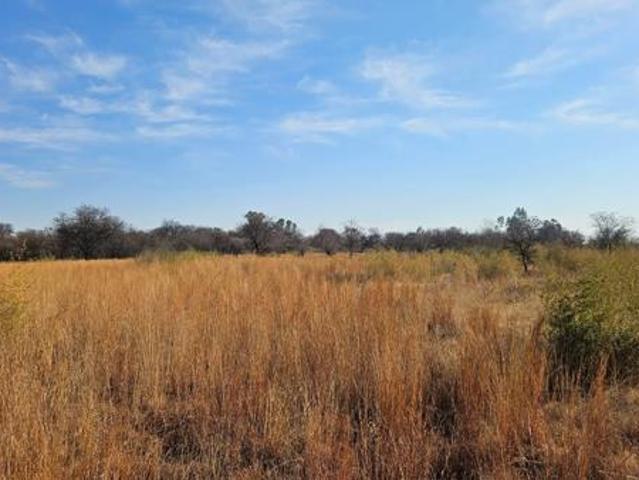 2.1 ha Land available in Lindequesdrif