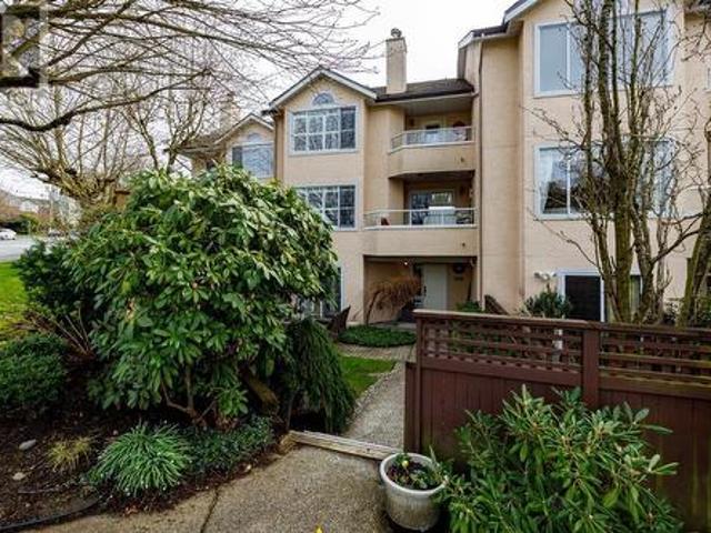 2 261 16Th Street W, North Vancouver, BC, V7M 1T7 Luxury Townhouse for sale | Listing ID R2983 | Royal LePage Carriage Trade Luxury Properties