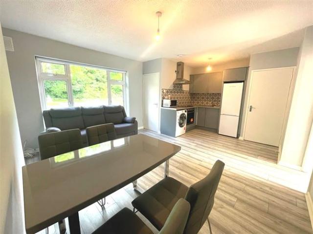 2,268 / month | St Johns Green, Clondalkin, Dublin 22 Ray Cooke Auctioneers 5005 MyHome. Ie Lettings
