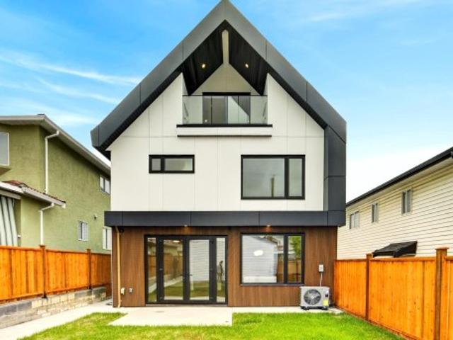 2 2741 7Th Avenue E, Vancouver, BC, V5M 1T8 house for sale | Listing ID R3143 | Royal LePage