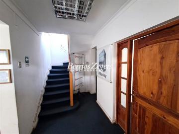 $ 2.300.000 Casa en Arriendo en Ñuñoa 5 dormitorios 3 baños / Berríos Zegers Propiedades