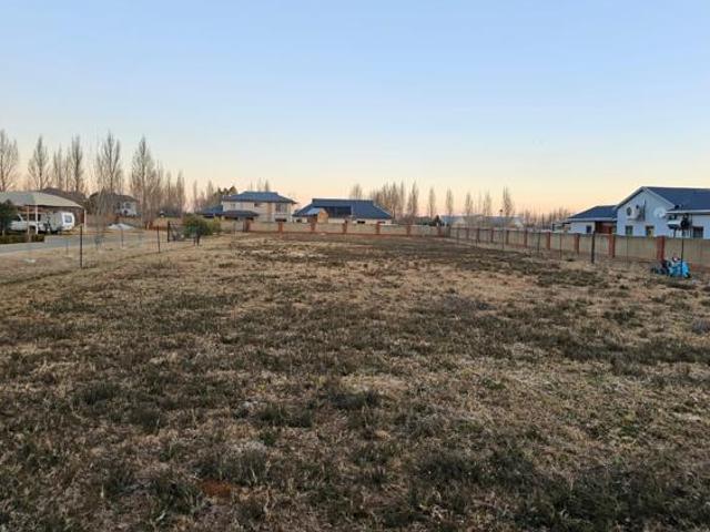 2 300 m² Land available in Grimbeek Park