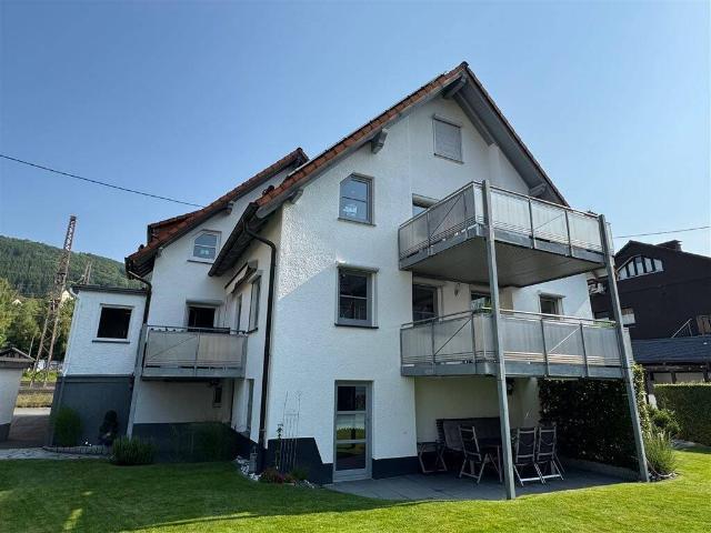2 3 Familienhaus in Top Zustand mit wunderschönem Garten in Meggen!