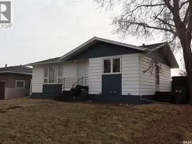 2 3Rd Street E, Willow Bunch, SK, S0H 4K0 house for sale Li.