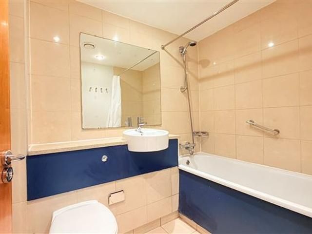 2,400 / month | Bloomfield Park, Bloomfield Avenue, Donnybrook, Dublin 4 Eoin O'Neill Property Advisers 5014 MyHome. Ie Lettings