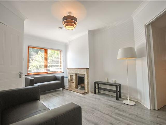 2,400 / month | Eglinton Wood, Eglinton Road, Donnybrook, Dublin 4 Eoin O'Neill Property Advisers 5009 MyHome. Ie Lettings