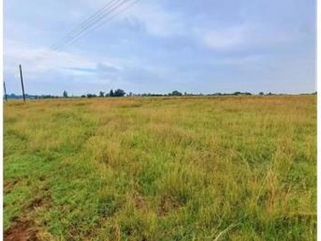 2.4 ha Land available in Rosashof