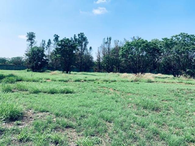 2.4 ha Land available in Waterkloof