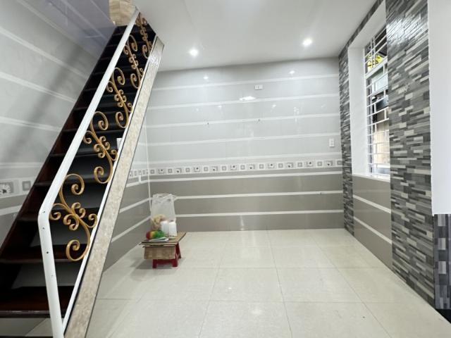 2.4 tỷ Lô Góc kiệt gần Nguyễn Văn Linh, đi bộ ra Cầu Rồng, 2 tầng, thoáng mát