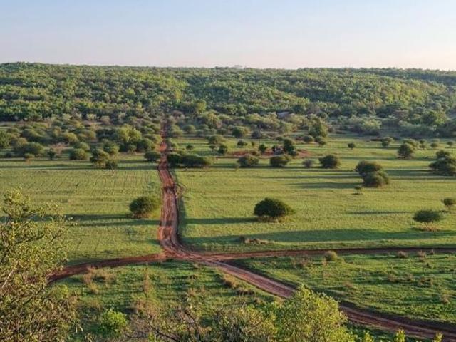 2 565 m² Land available in Verloren Estate