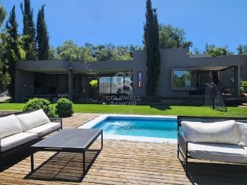 $ 2.500.000 Casa en Arriendo en Colina 4 dormitorios 5 baños / Coldwell Banker
