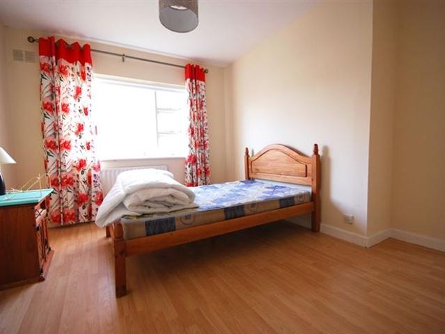 2,500 / month | Palmerstown Woods, Clondalkin, Dublin 22 Ray Cooke Auctioneers 5015 MyHome. Ie Lettings